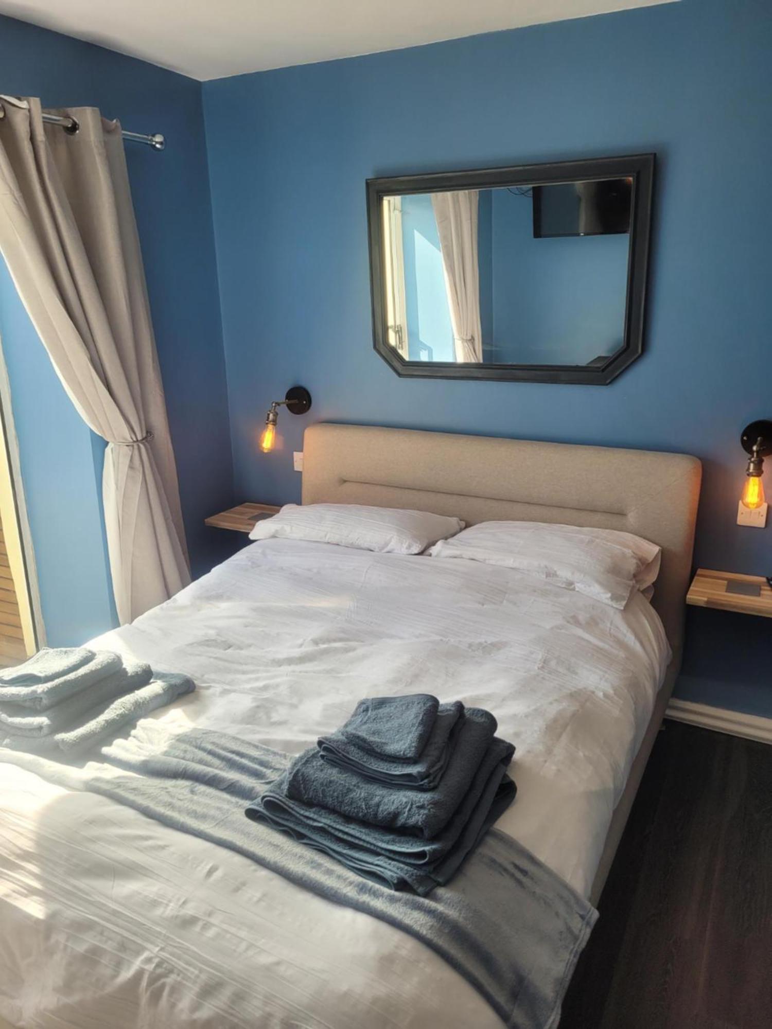 Amble Harbour Retreats Hotell Exteriör bild